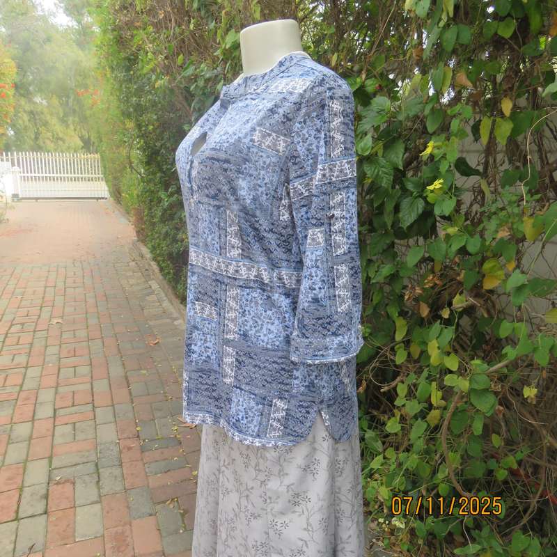 Slip over polyester stretch pattern blocked top in shades of blue-white-grey. High neck. Size 36