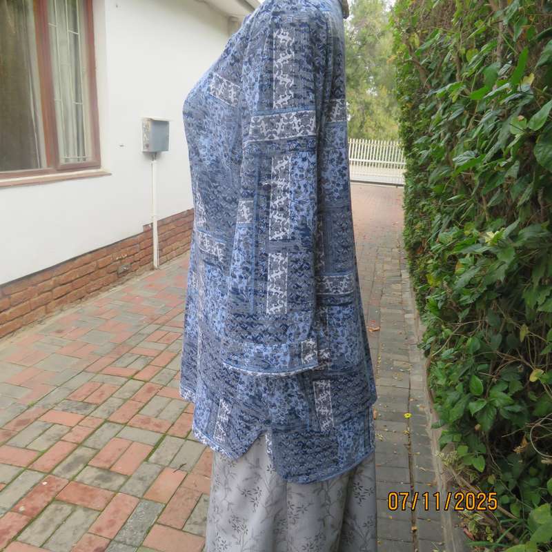 Slip over polyester stretch pattern blocked top in shades of blue-white-grey. High neck. Size 36