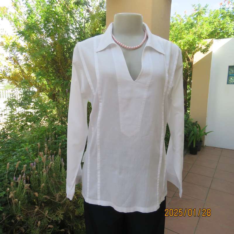 Snow white ESSENTIAL wear slip over long sleeve fine cotton top. V neck with collar. Size 35. As new