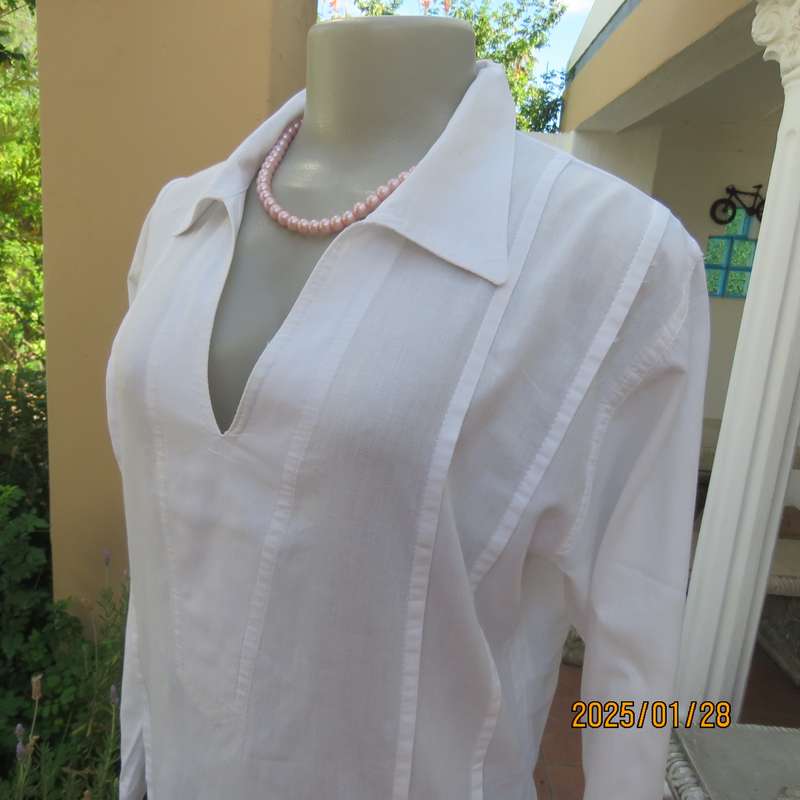 Snow white ESSENTIAL wear slip over long sleeve fine cotton top. V neck with collar. Size 35. As new