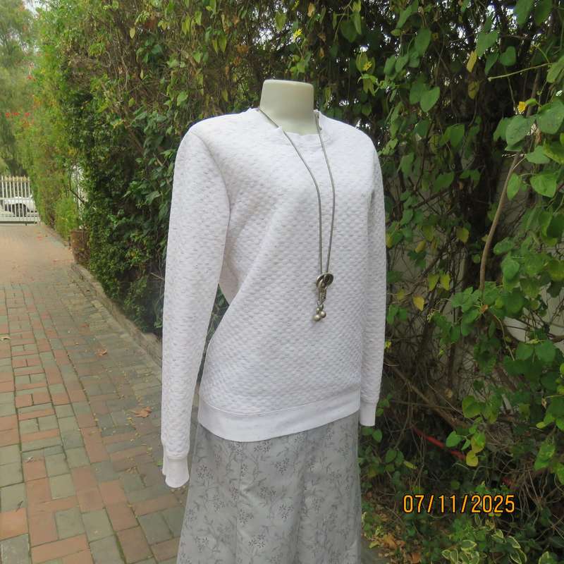 White-grey mottle slightly padded long sleeve slip over top size 38.