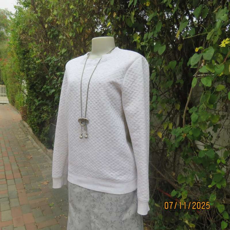 White-grey mottle slightly padded long sleeve slip over top size 38.