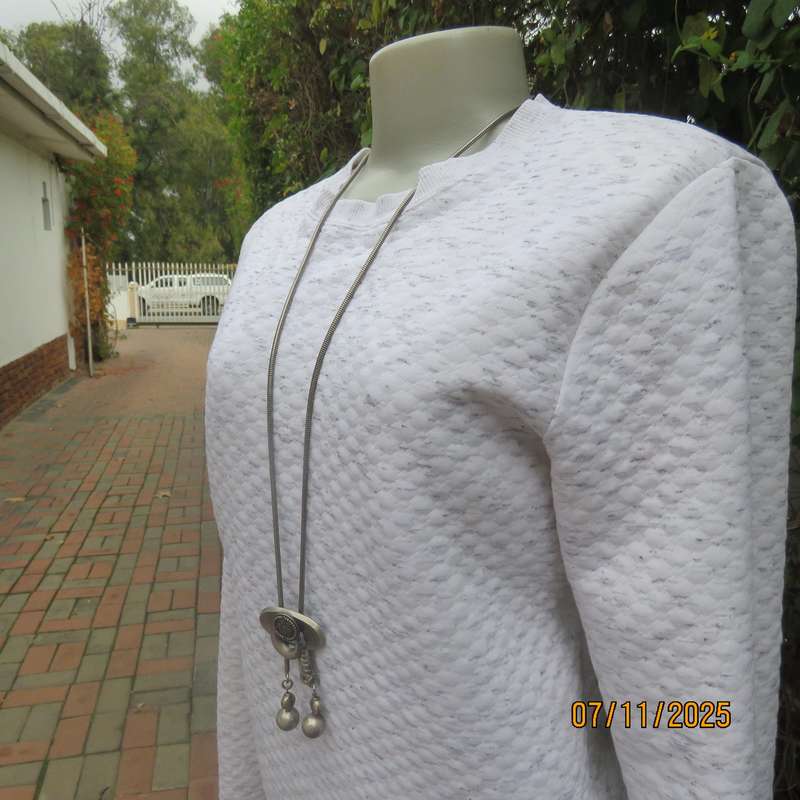 White-grey mottle slightly padded long sleeve slip over top size 38.