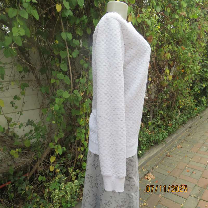 White-grey mottle slightly padded long sleeve slip over top size 38.