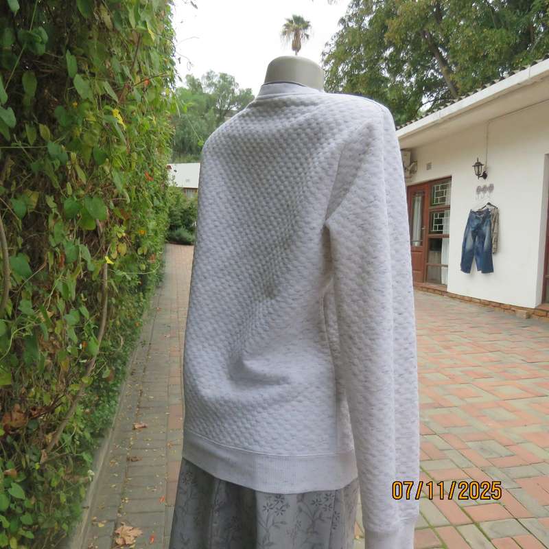 White-grey mottle slightly padded long sleeve slip over top size 38.