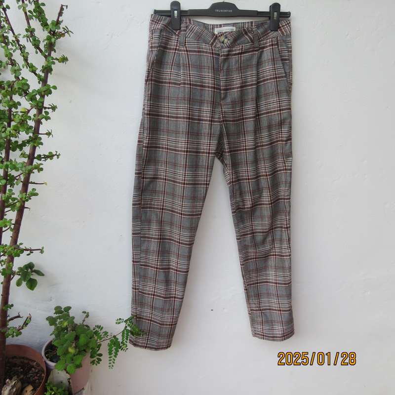 Oxford style checked men's pants by COTTON-ON size 32. Poly-viscose with little stretch. As new