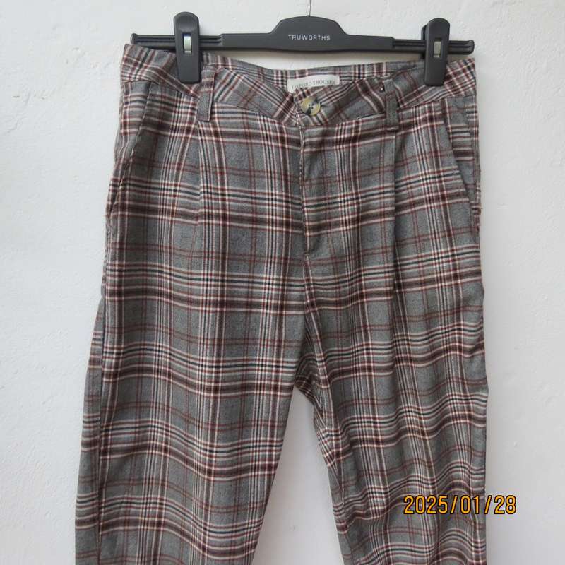 Oxford style checked men's pants by COTTON-ON size 32. Poly-viscose with little stretch. As new