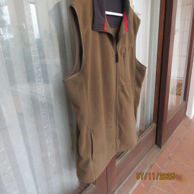 WOOLWORTHS medium brown brushed polyester zip-up waistcoat size X Large.