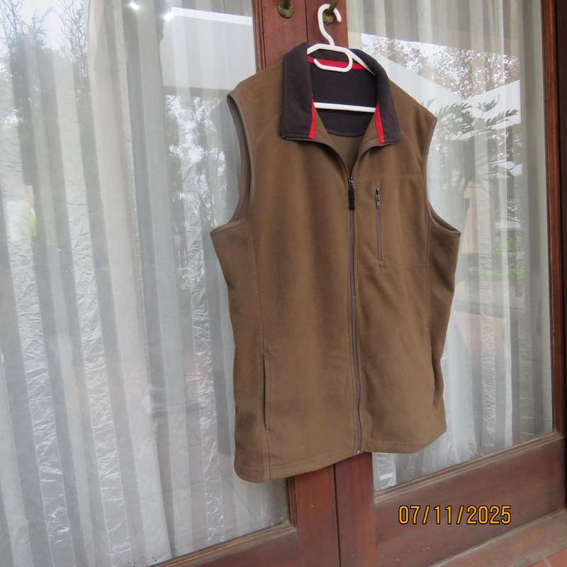 WOOLWORTHS medium brown brushed polyester zip-up waistcoat size X Large.
