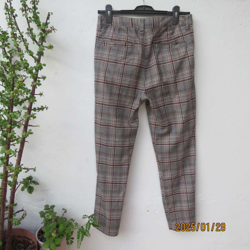 Oxford style checked men's pants by COTTON-ON size 32. Poly-viscose with little stretch. As new