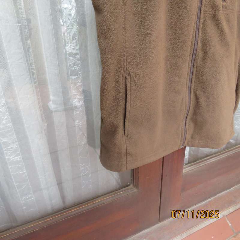 WOOLWORTHS medium brown brushed polyester zip-up waistcoat size X Large.