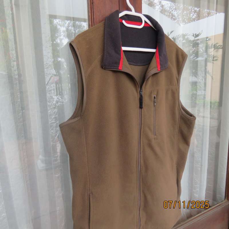 WOOLWORTHS medium brown brushed polyester zip-up waistcoat size X Large.