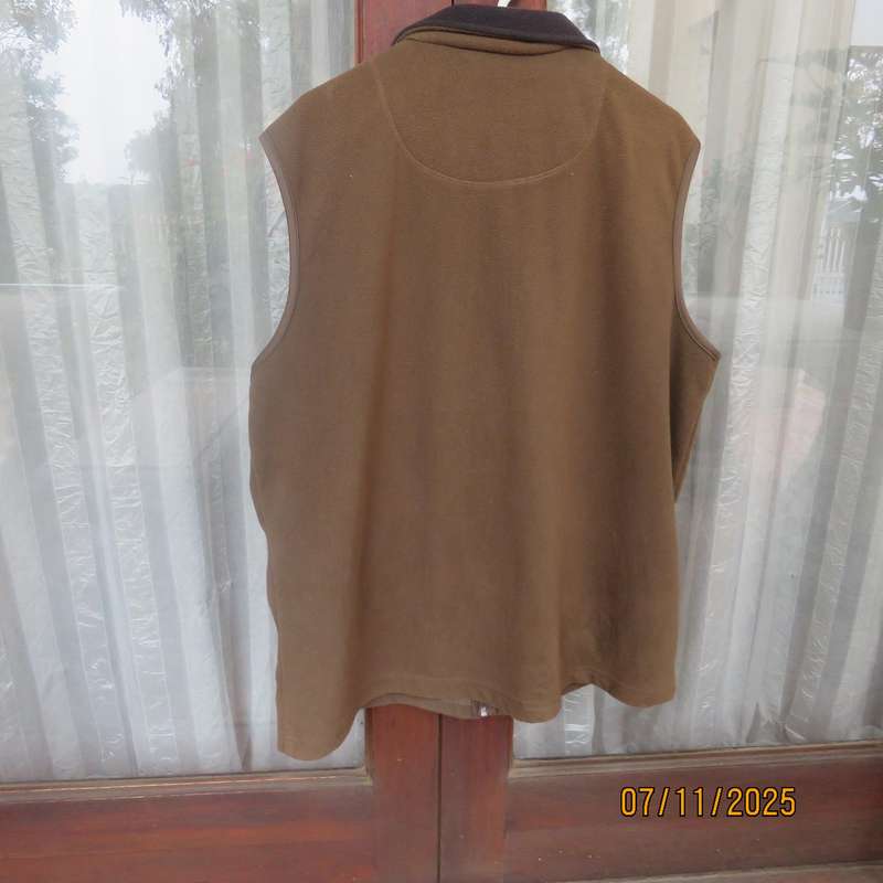 WOOLWORTHS medium brown brushed polyester zip-up waistcoat size X Large.