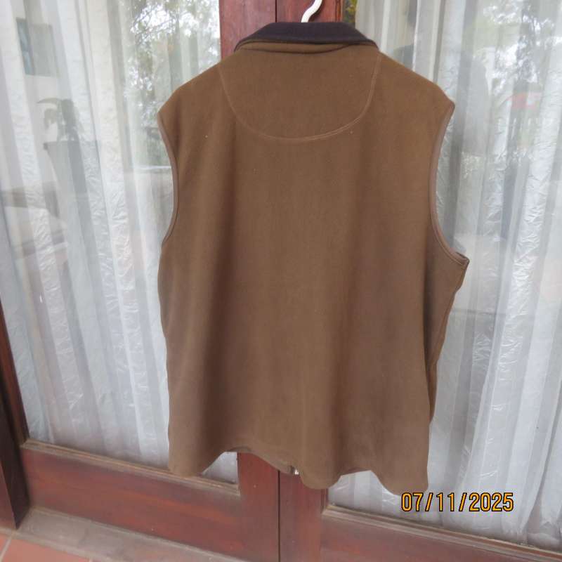WOOLWORTHS medium brown brushed polyester zip-up waistcoat size X Large.