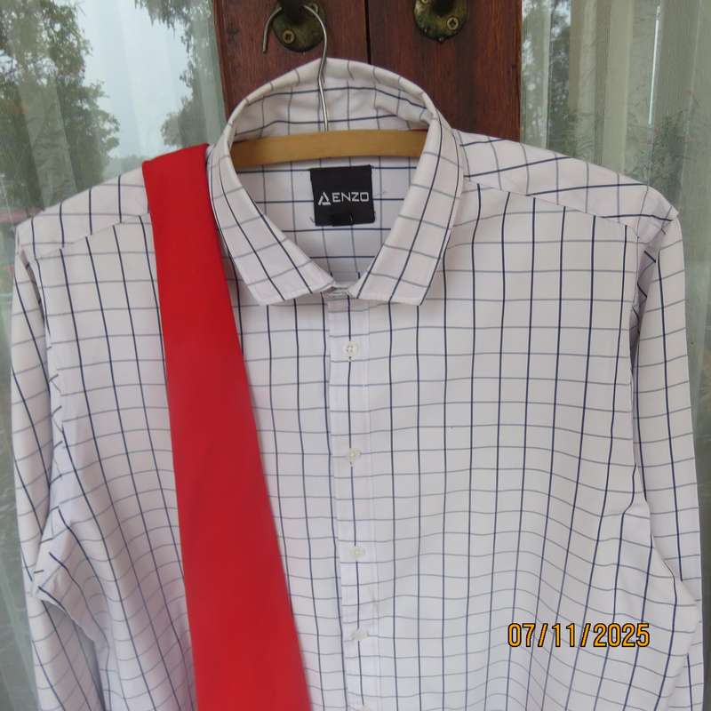 ENZO black-white long sleeve polycotton men's shirt. Yoked. Free tie. Size M
