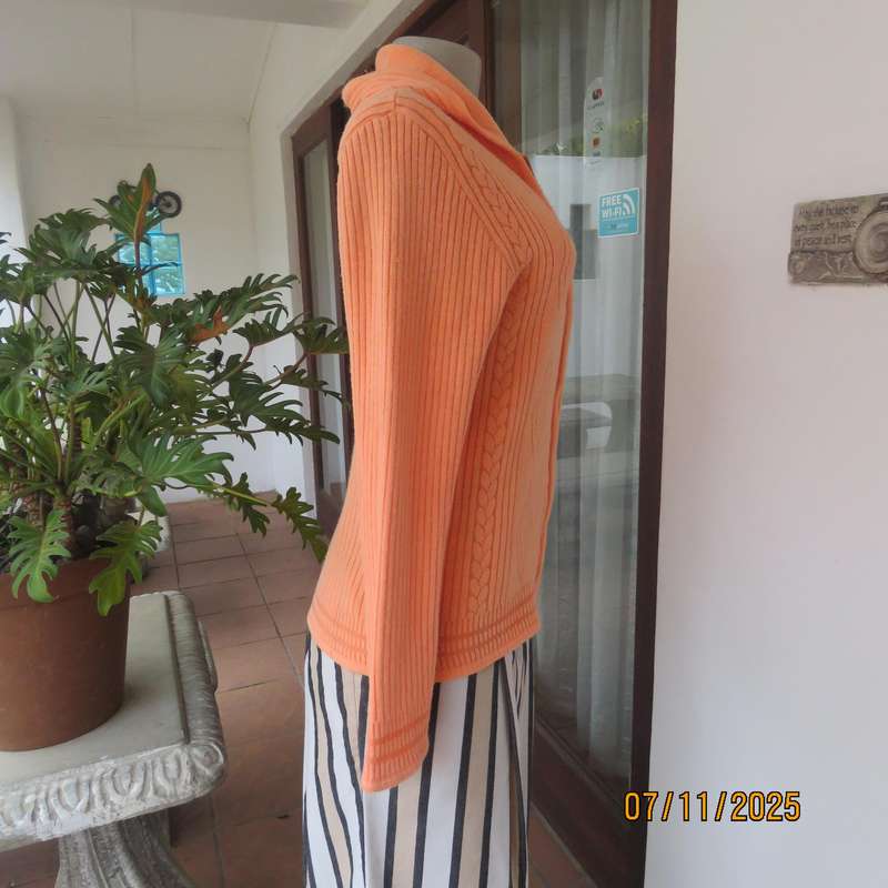 Coral colour acrylic knit zip-up long sleeve cable front knitted hooded cardigan. Size 34