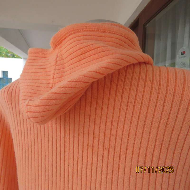 Coral colour acrylic knit zip-up long sleeve cable front knitted hooded cardigan. Size 34