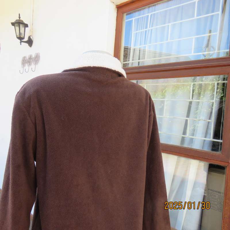Chocolate brown zip up long sleeve jacket in brushed polyester size 34-36. Cream faux fur collar.