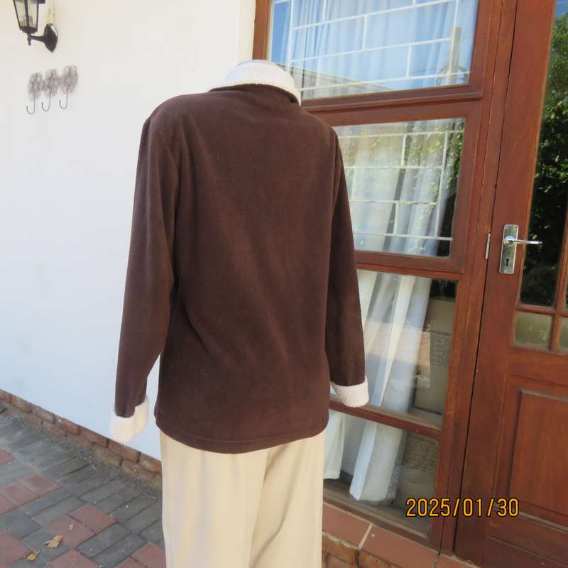 Chocolate brown zip up long sleeve jacket in brushed polyester size 34-36. Cream faux fur collar.