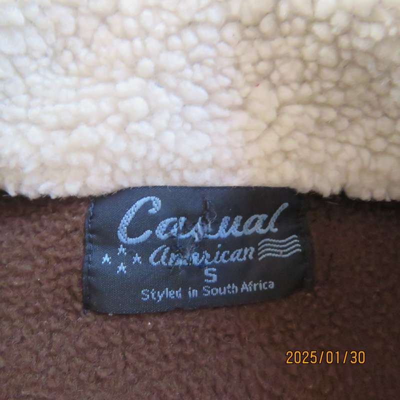 Chocolate brown zip up long sleeve jacket in brushed polyester size 34-36. Cream faux fur collar.