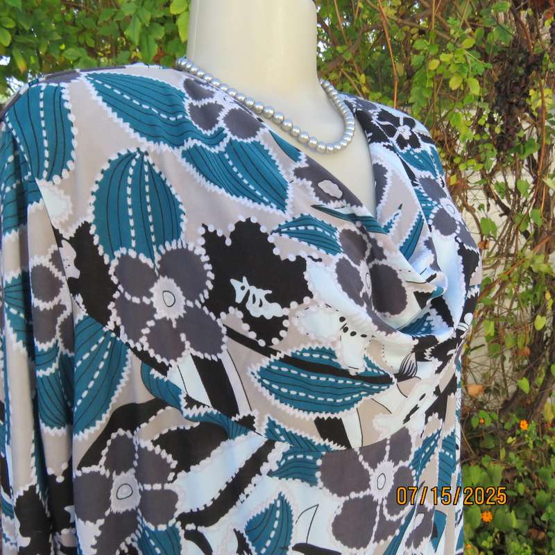 RENE TAYLOR long sleeve slip over low cowl neck top in jade-black-grey print. Size 46-48.