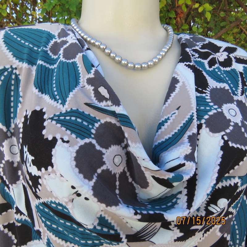 RENE TAYLOR long sleeve slip over low cowl neck top in jade-black-grey print. Size 46-48.
