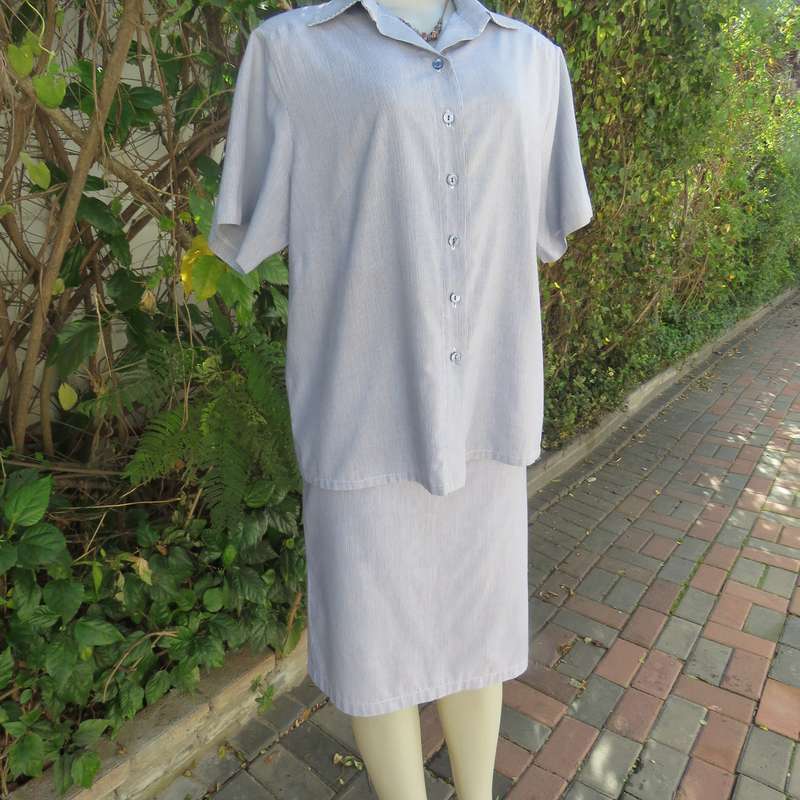 Classic navy/white striped 2 pc pencil skirt and short sleeve top outfit. In polycotton.Size 38.