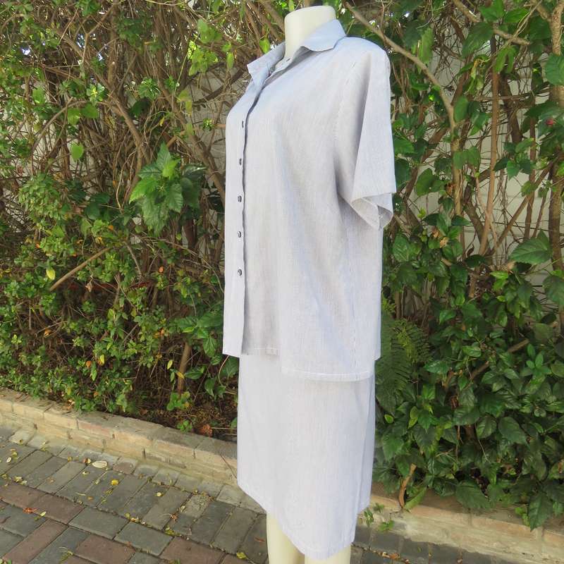 Classic navy/white striped 2 pc pencil skirt and short sleeve top outfit. In polycotton.Size 38.