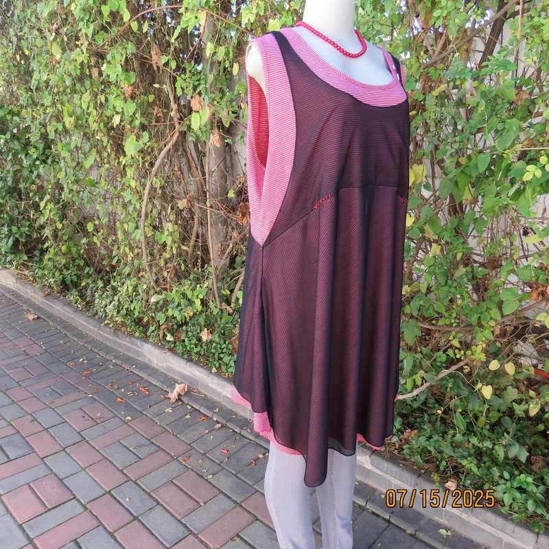 BOZZ long summer slip over sleeveless top in grey-red strip with sheer black overlay. Size 46