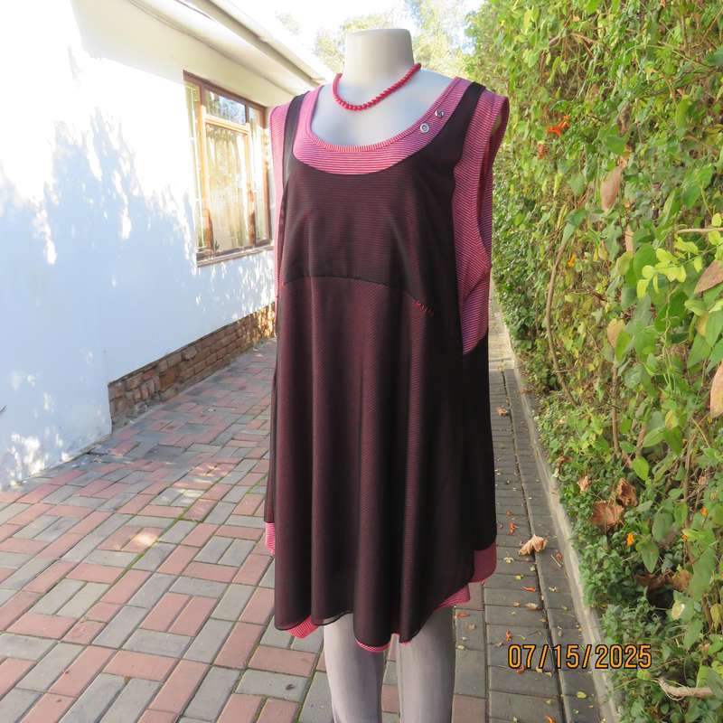 BOZZ long summer slip over sleeveless top in grey-red strip with sheer black overlay. Size 46