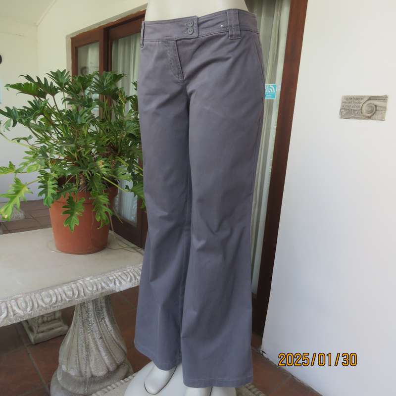 WOOLWORTHS dove grey cotton stretch straight legged-med. rise pants. Size 38. New condition.