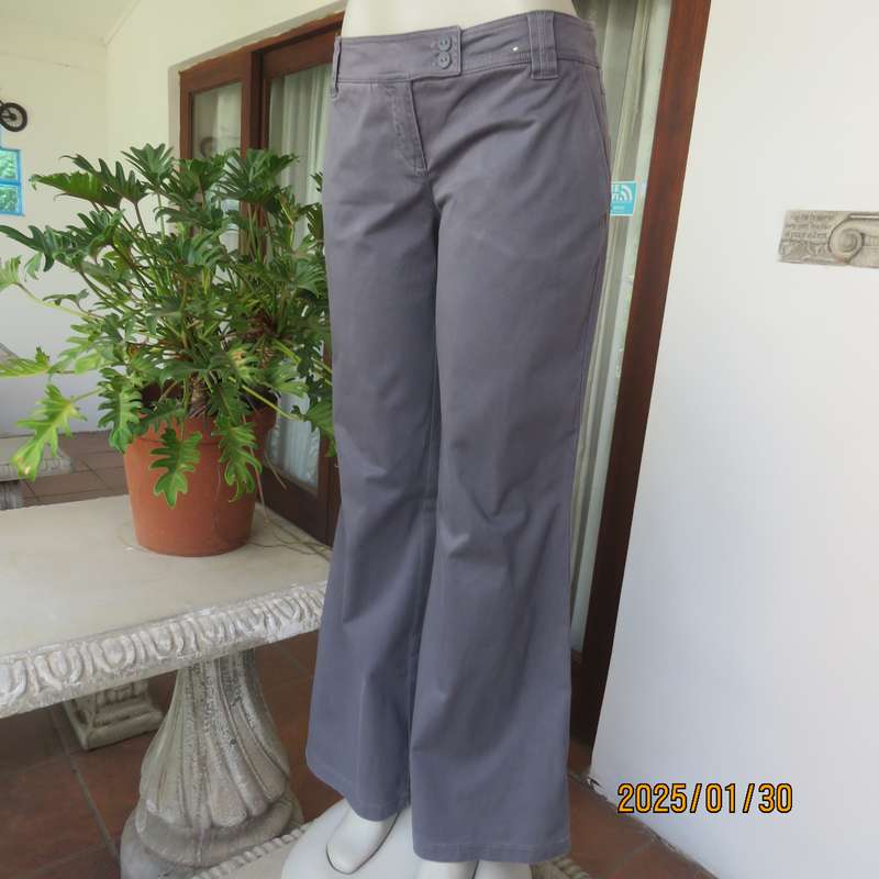 WOOLWORTHS dove grey cotton stretch straight legged-med. rise pants. Size 38. New condition.