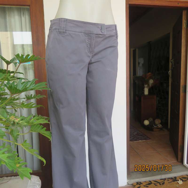 WOOLWORTHS dove grey cotton stretch straight legged-med. rise pants. Size 38. New condition.
