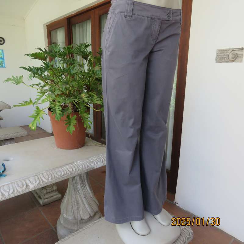 WOOLWORTHS dove grey cotton stretch straight legged-med. rise pants. Size 38. New condition.