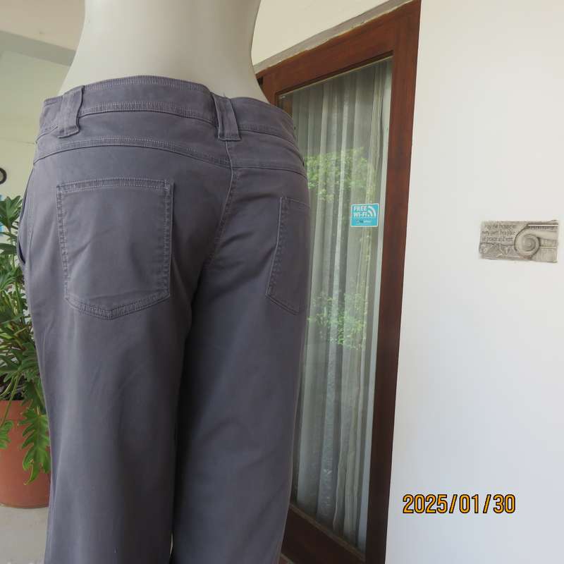 WOOLWORTHS dove grey cotton stretch straight legged-med. rise pants. Size 38. New condition.