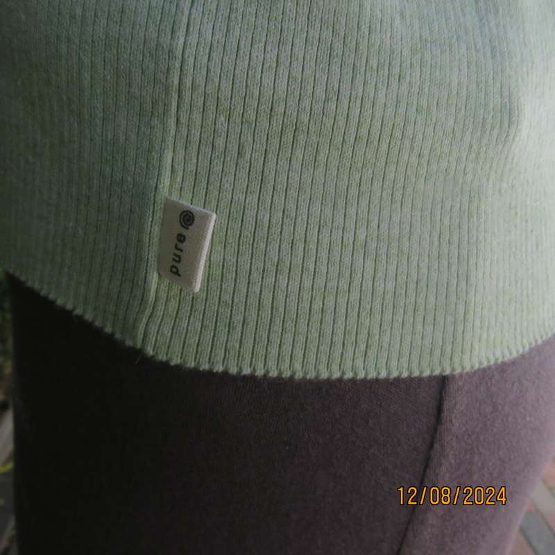 Soft mint green cotton/polyamide stretch knitted size 34 top by PURE. V front.Button decor. As new