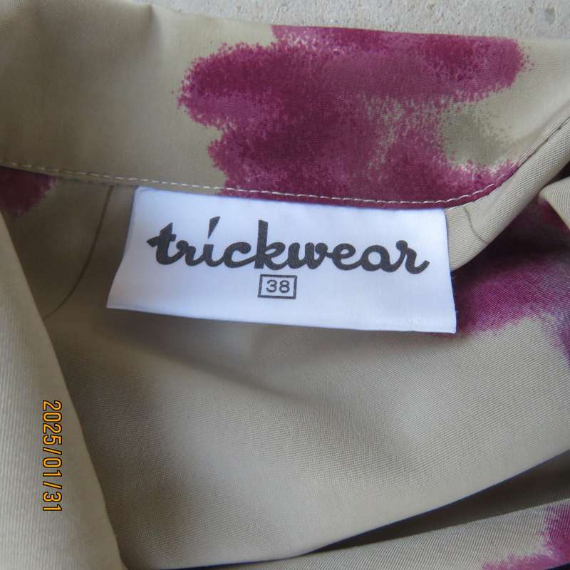 Tastefully printed TRICKWEAR ecru top with mulberry flowers.Polyester.Size 38. Short sleeves. As new