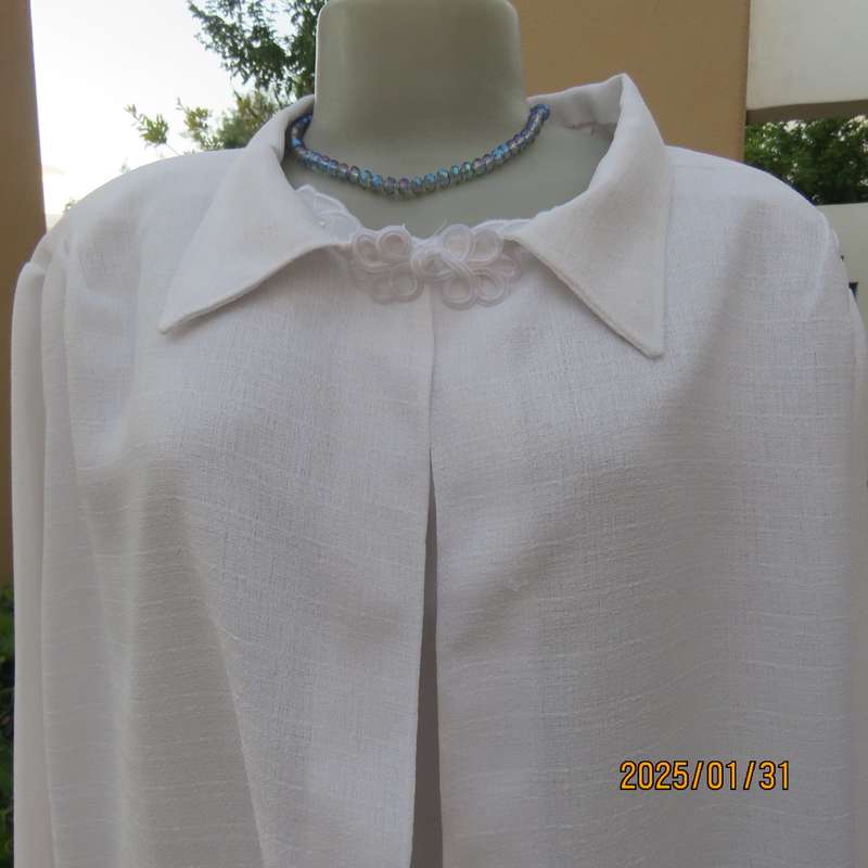 Textured polyester white long cuffed sleeve wide cut open jacket. One button-loop closure. Size 50.