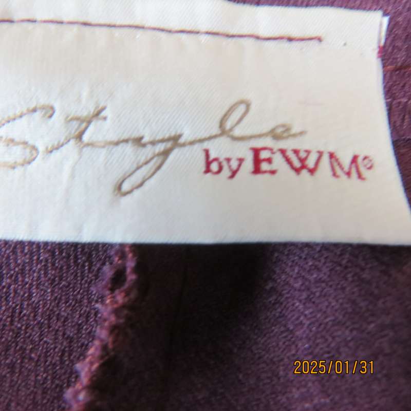 STYLE mulberry colour dress pants by E W M size 40. Dummy side pockets. In polyester.Very good cond.