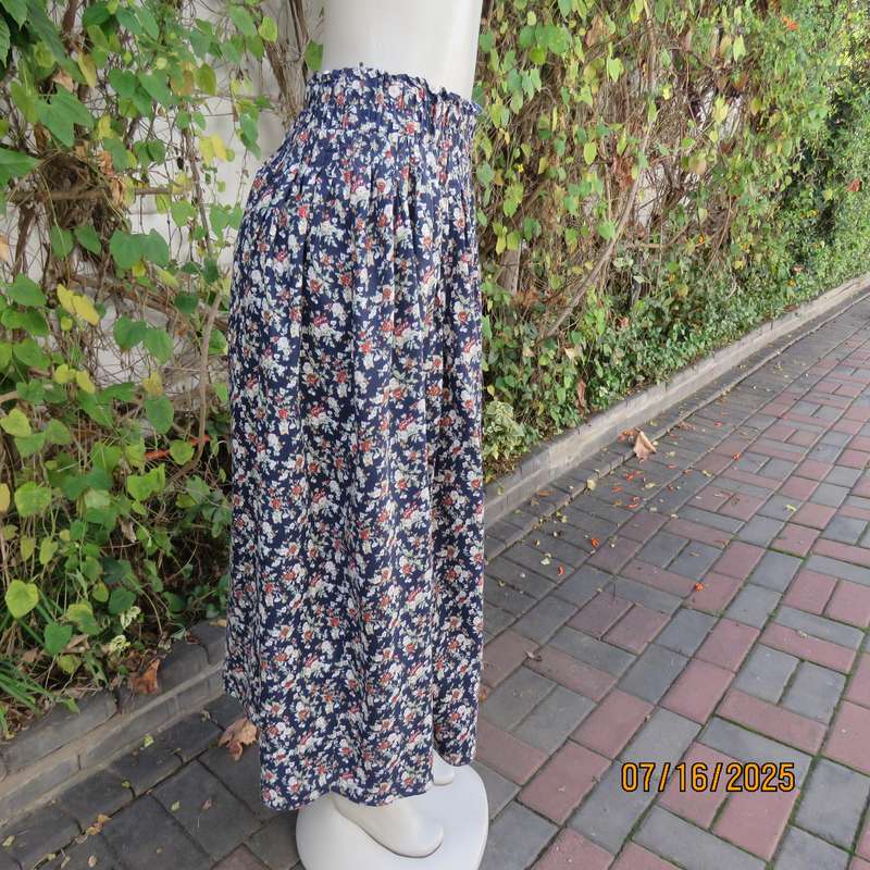 KELSO ankle length pleated polycotton skirt with tiny floral print. Size 36. Wide elasticated waist