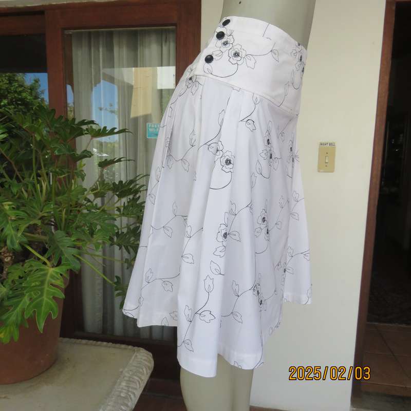 LUSH white stretch cotton skater skirt- side pleats. Wide yoke. Close with 3 side buttons. Size 36