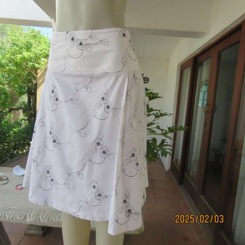 LUSH white stretch cotton skater skirt- side pleats. Wide yoke. Close with 3 side buttons. Size 36