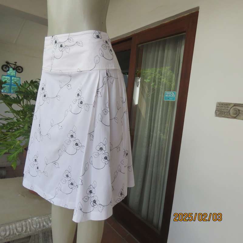 LUSH white stretch cotton skater skirt- side pleats. Wide yoke. Close with 3 side buttons. Size 36