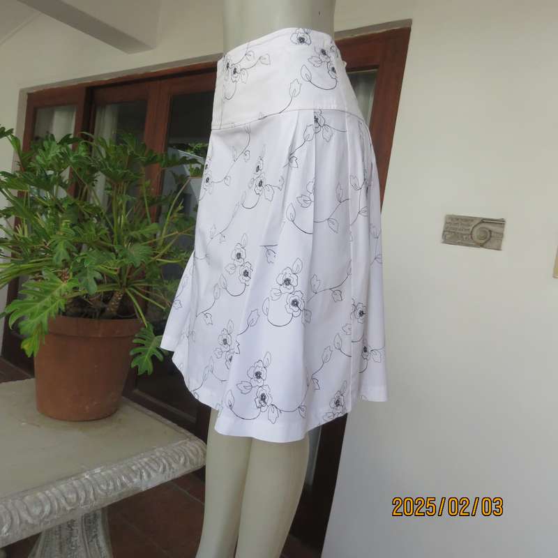 LUSH white stretch cotton skater skirt- side pleats. Wide yoke. Close with 3 side buttons. Size 36
