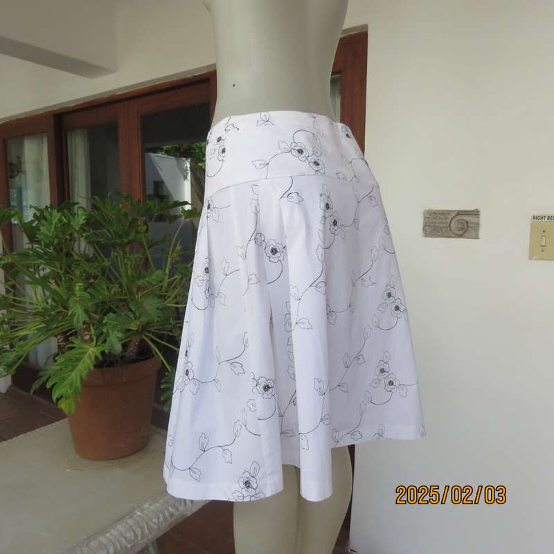 LUSH white stretch cotton skater skirt- side pleats. Wide yoke. Close with 3 side buttons. Size 36