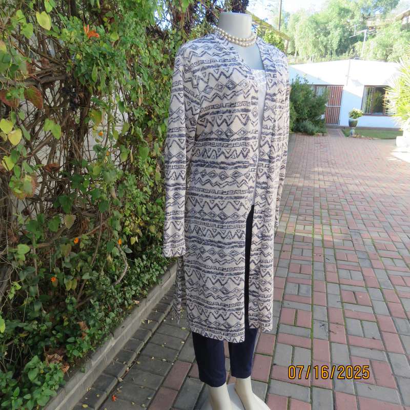 Calf length rich cream with horizontal graphic pattern stretch polyester coat. Size 38