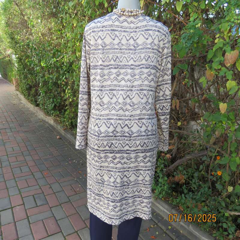 Calf length rich cream with horizontal graphic pattern stretch polyester coat. Size 38