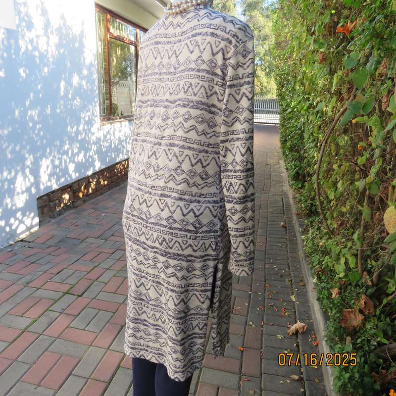 Calf length rich cream with horizontal graphic pattern stretch polyester coat. Size 38