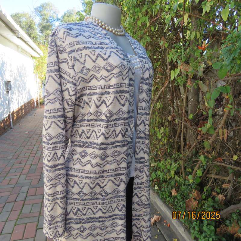 Calf length rich cream with horizontal graphic pattern stretch polyester coat. Size 38