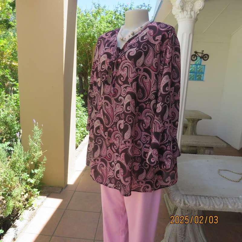 Fabulous pink-white paisley printed slip over top on dark purple polyester. Size 48. V front. As new